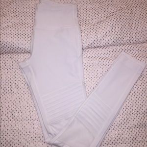 White mondetta leggings